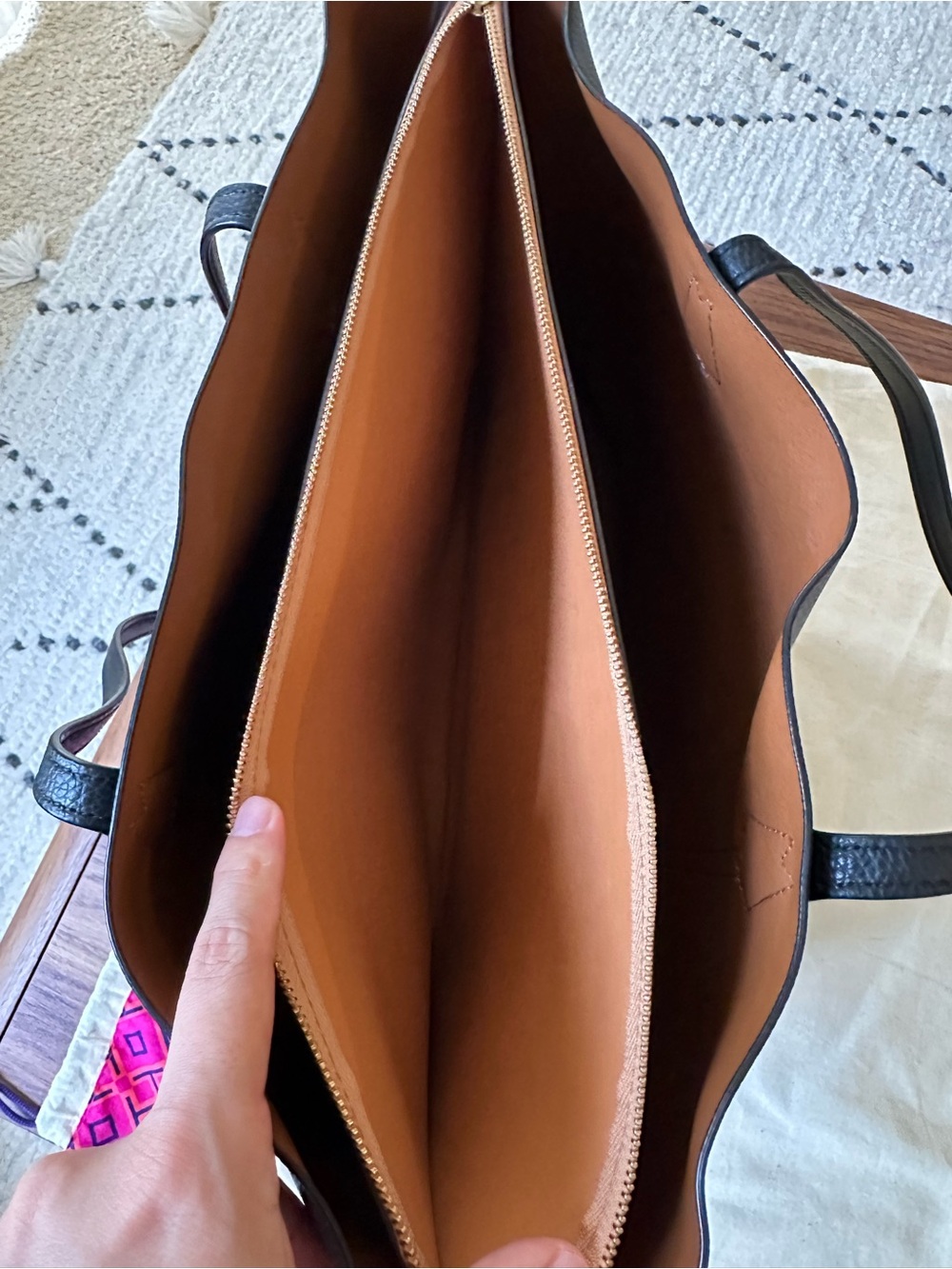 Tory Burch Perry Large Leather Tote | Excellent Condition | Work Laptop Bag - Picture 11 of 12